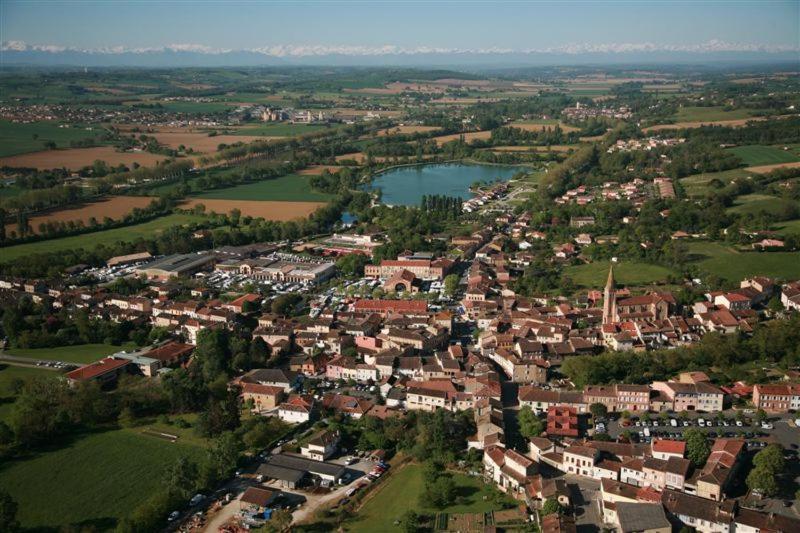 Le De La Riviere -