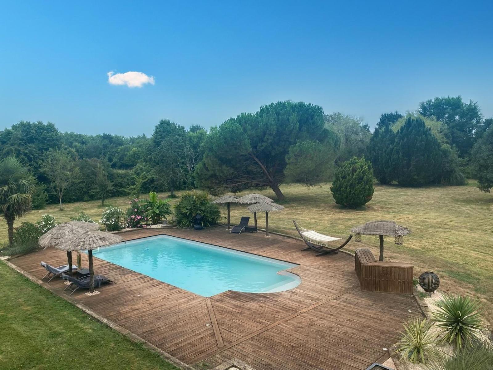 Le De La Riviere -